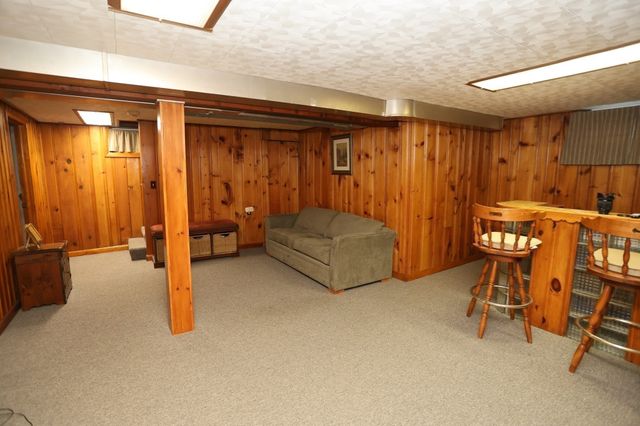 106 N Brook Rd, Springfield, MA 01119