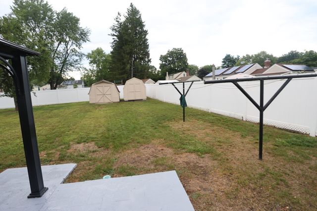 106 N Brook Rd, Springfield, MA 01119