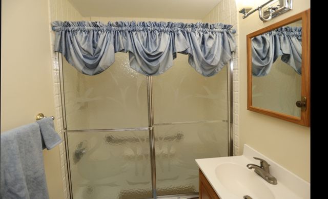 106 N Brook Rd, Springfield, MA 01119