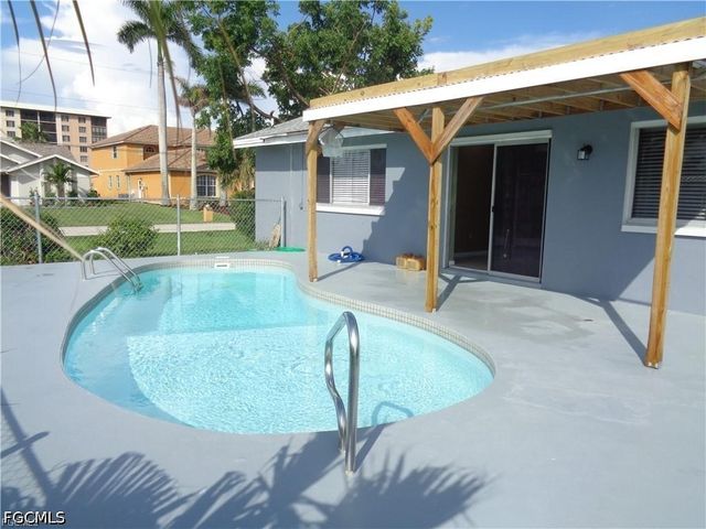 4402 SE 20th PL, Cape Coral, FL 33904