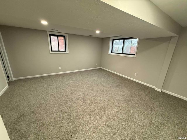 2901 Lyn Street, Springfield, IL 62702