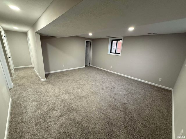 2901 Lyn Street, Springfield, IL 62702