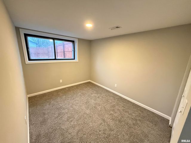 2901 Lyn Street, Springfield, IL 62702