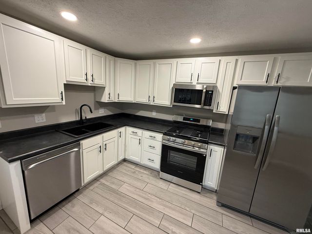 2901 Lyn Street, Springfield, IL 62702