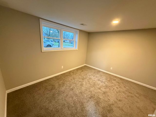 2901 Lyn Street, Springfield, IL 62702