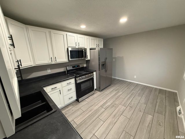 2901 Lyn Street, Springfield, IL 62702