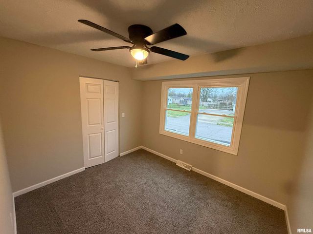 2901 Lyn Street, Springfield, IL 62702