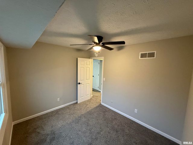 2901 Lyn Street, Springfield, IL 62702