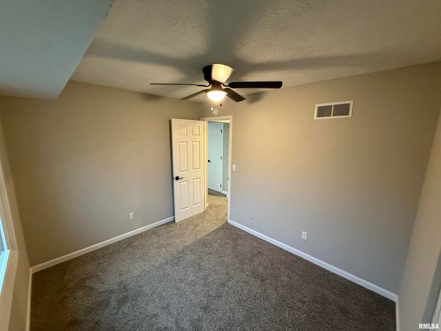 2901 Lyn Street, Springfield, IL 62702