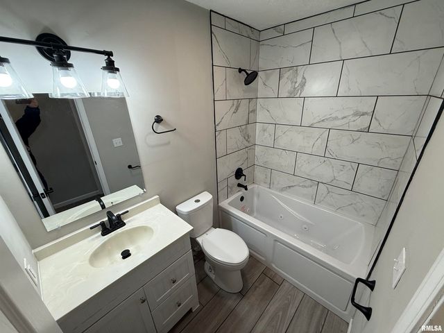 2901 Lyn Street, Springfield, IL 62702