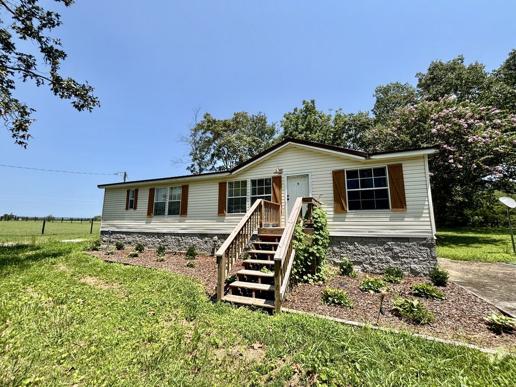 4816 Old Salem Lexie Rd, Belvidere, TN 37306