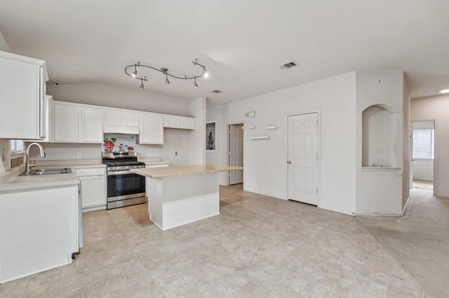 1724 Darjeeling DR, Pflugerville, TX 78660