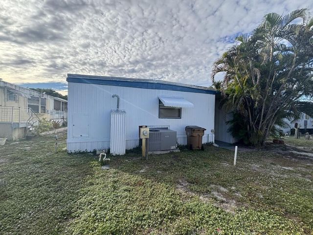 4912 NW 3rd Ave, Lot 940, Deerfield Beach, FL 33064