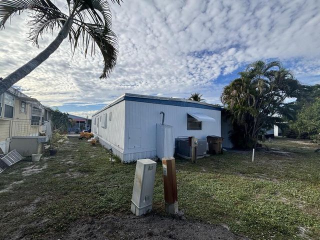 4912 NW 3rd Ave, Lot 940, Deerfield Beach, FL 33064