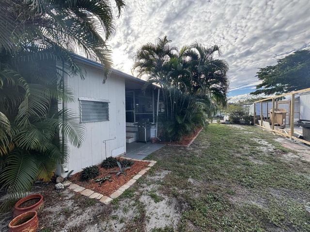 4912 NW 3rd Ave, Lot 940, Deerfield Beach, FL 33064