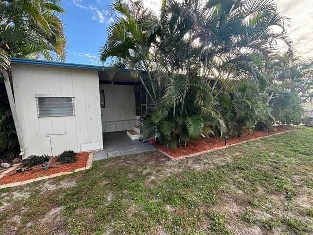 4912 NW 3rd Ave, Lot 940, Deerfield Beach, FL 33064