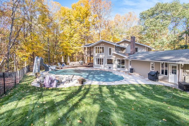 7160 River Valley Drive SE, Alto, MI 49302