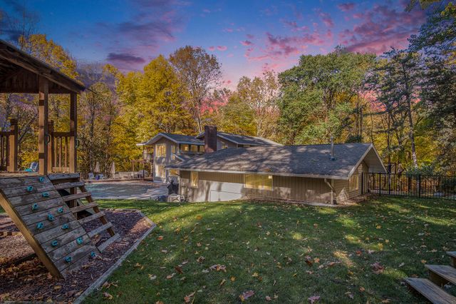 7160 River Valley Drive SE, Alto, MI 49302