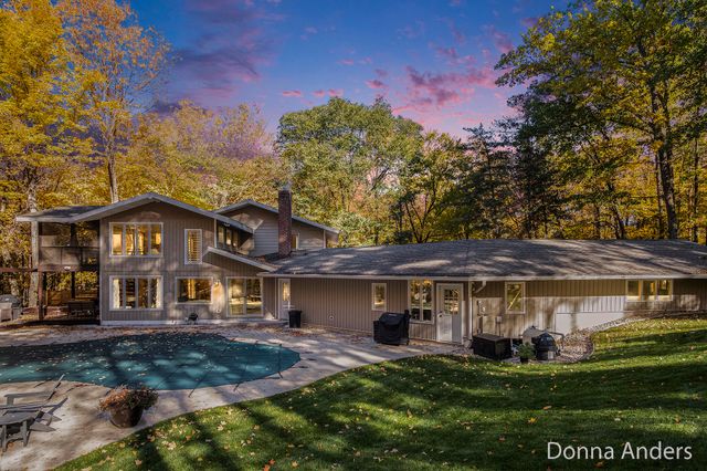 7160 River Valley Drive SE, Alto, MI 49302