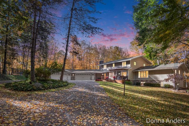 7160 River Valley Drive SE, Alto, MI 49302