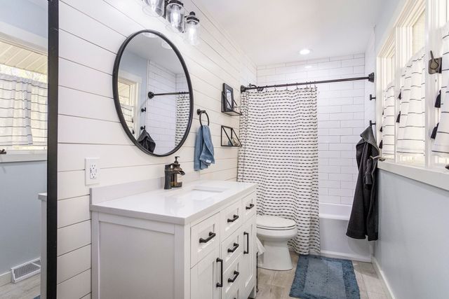 7160 River Valley Drive SE, Alto, MI 49302