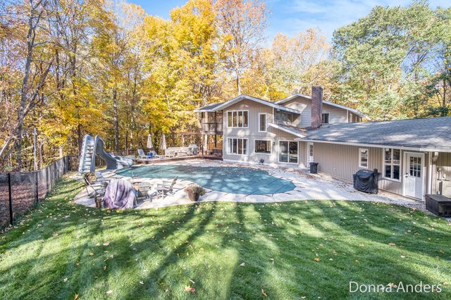 7160 River Valley Drive SE, Alto, MI 49302