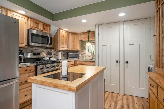 7160 River Valley Drive SE, Alto, MI 49302