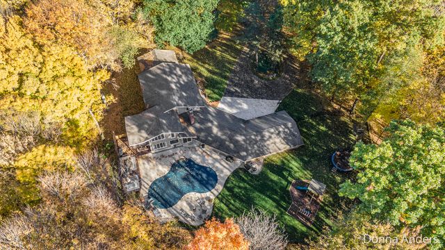 7160 River Valley Drive SE, Alto, MI 49302
