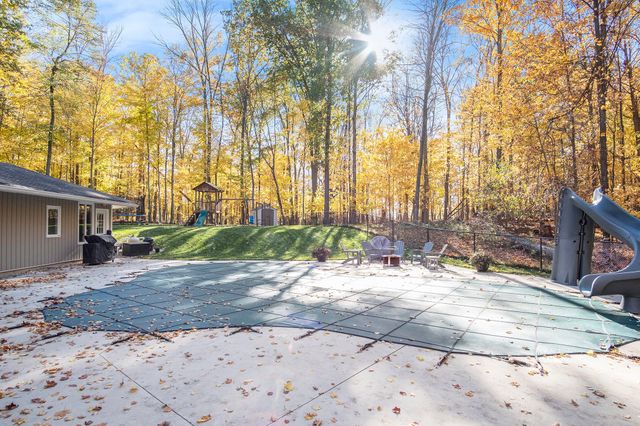 7160 River Valley Drive SE, Alto, MI 49302