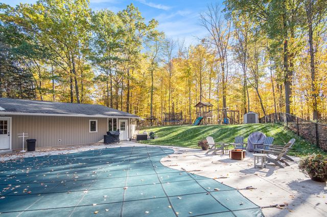 7160 River Valley Drive SE, Alto, MI 49302