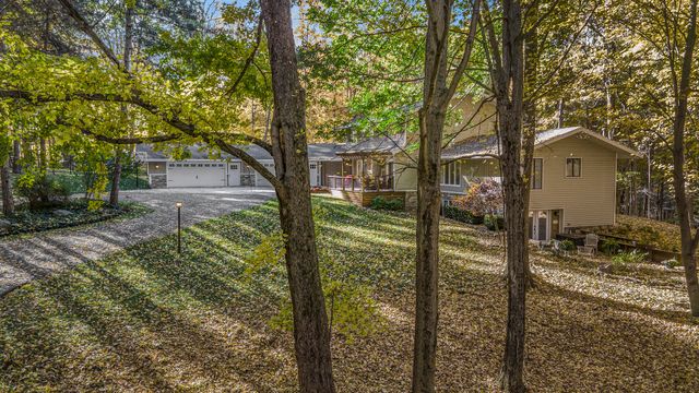 7160 River Valley Drive SE, Alto, MI 49302
