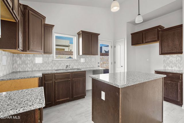 604 Cedarwood Avenue, El Paso, TX 79928