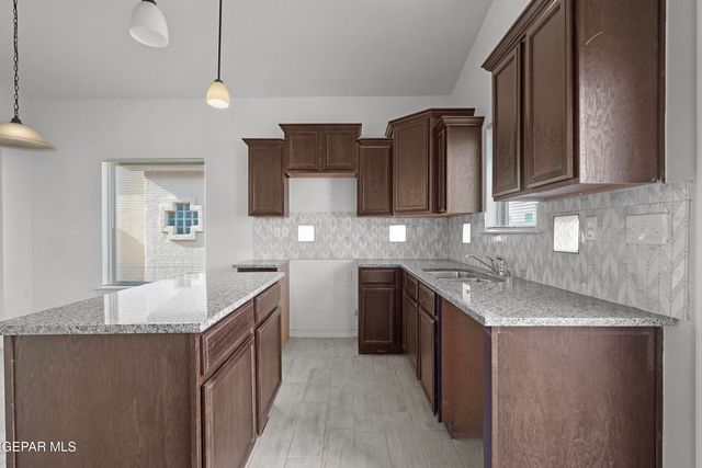 604 Cedarwood Avenue, El Paso, TX 79928