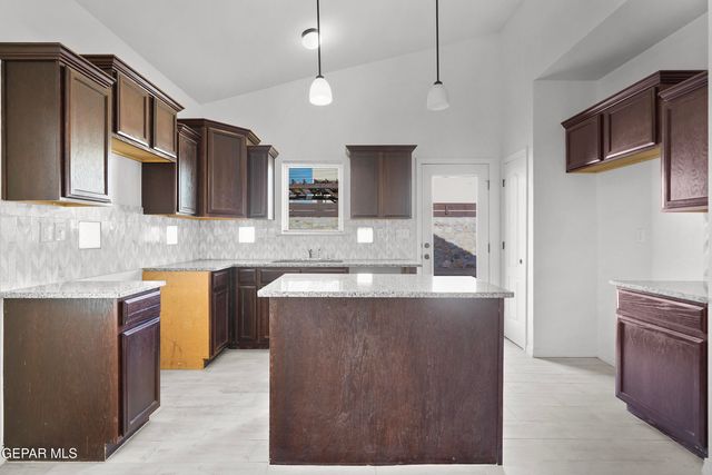 604 Cedarwood Avenue, El Paso, TX 79928