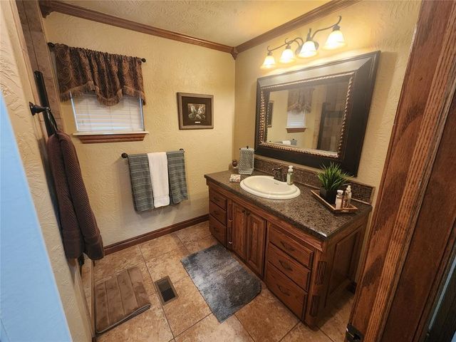 401 S Coblake Street, Apache, OK 73006