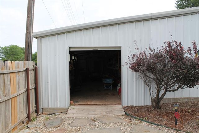 401 S Coblake Street, Apache, OK 73006