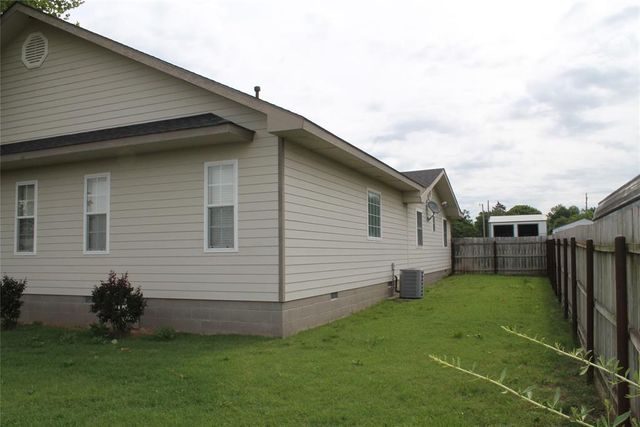 401 S Coblake Street, Apache, OK 73006