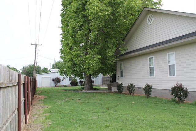 401 S Coblake Street, Apache, OK 73006