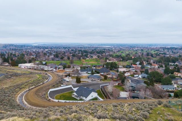 182 Meadow Hills Dr, Richland, WA 99352