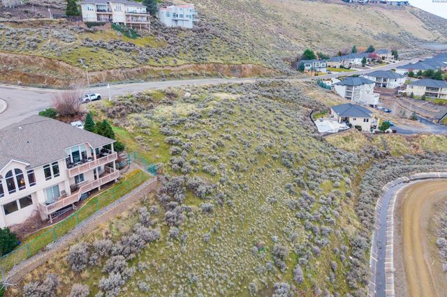 182 Meadow Hills Dr, Richland, WA 99352