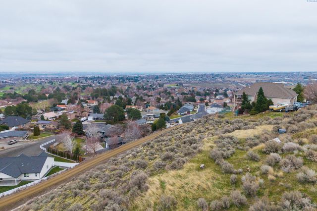 182 Meadow Hills Dr, Richland, WA 99352