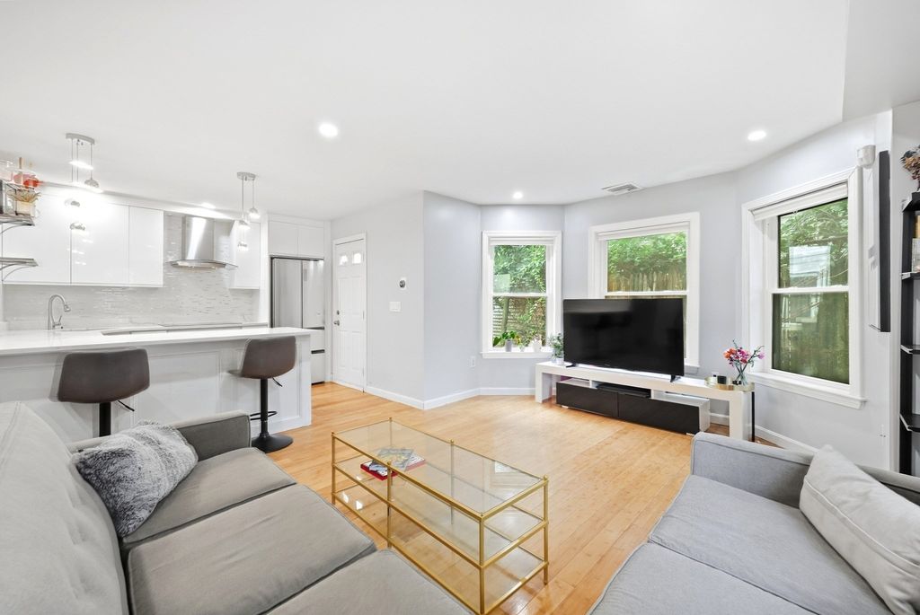 336 Adams Street 6-1, Boston, MA 02122