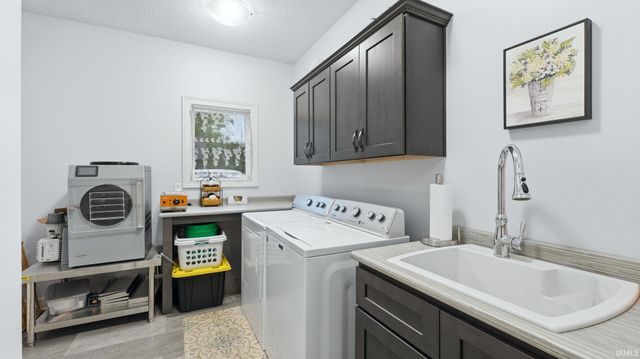 9344 Garman Road, Leo, IN 46765