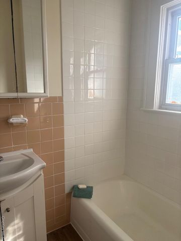 15 Miller Street 15B Upper, Glen Cove, NY 11542