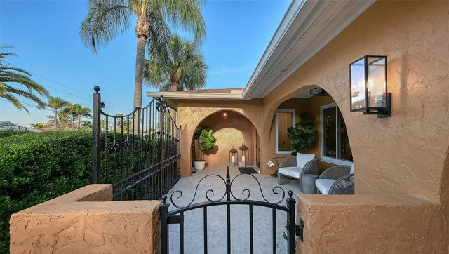 7137 WESTMORELAND DRIVE, Sarasota, FL 34243