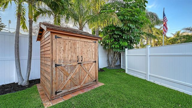 7137 WESTMORELAND DRIVE, Sarasota, FL 34243