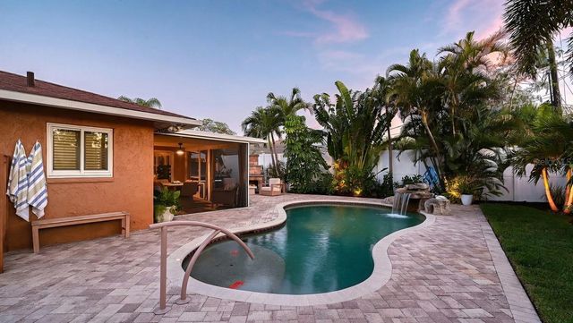 7137 WESTMORELAND DRIVE, Sarasota, FL 34243