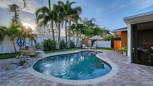 7137 WESTMORELAND DRIVE, Sarasota, FL 34243