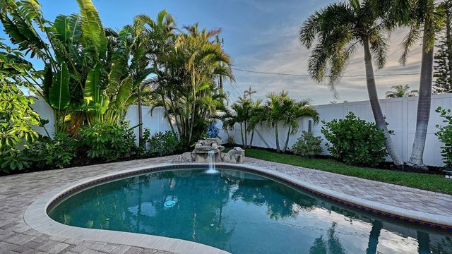 7137 WESTMORELAND DRIVE, Sarasota, FL 34243