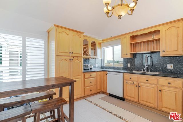 1121 E Wilson Avenue 12, Glendale, CA 91206